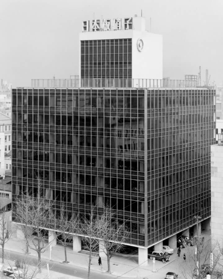 大阪本社ビル外観
